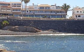 Spacious Apartment Just Few Steps Of The Ocean In La Caleta